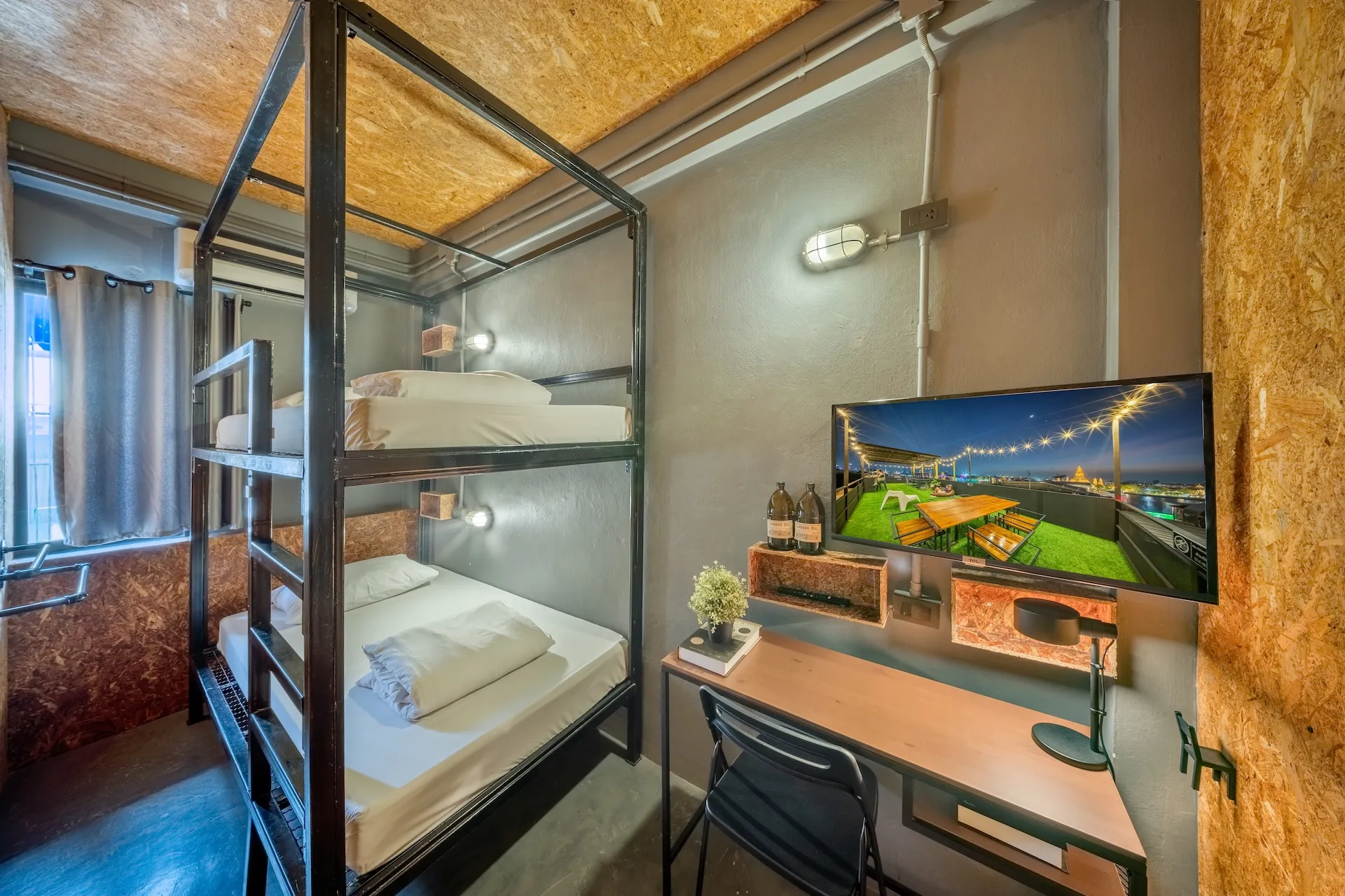 Private Bunk Window View